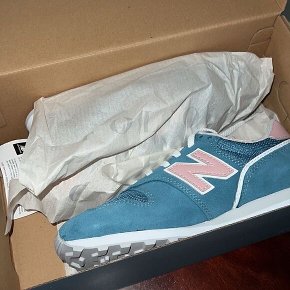 •New Balance 373• - Picture 7 of 7